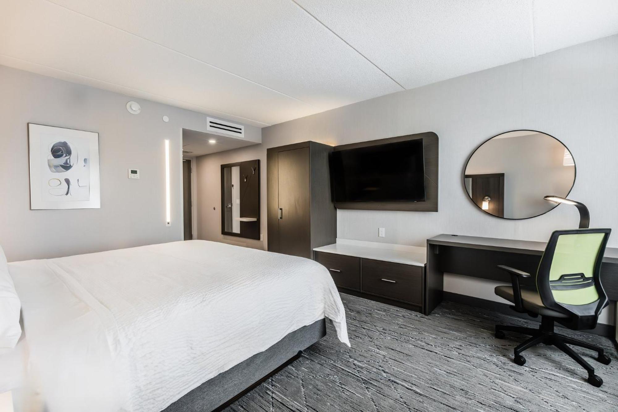 Holiday Inn Express & Suites - Toronto Airport South By Ihg Exterior photo