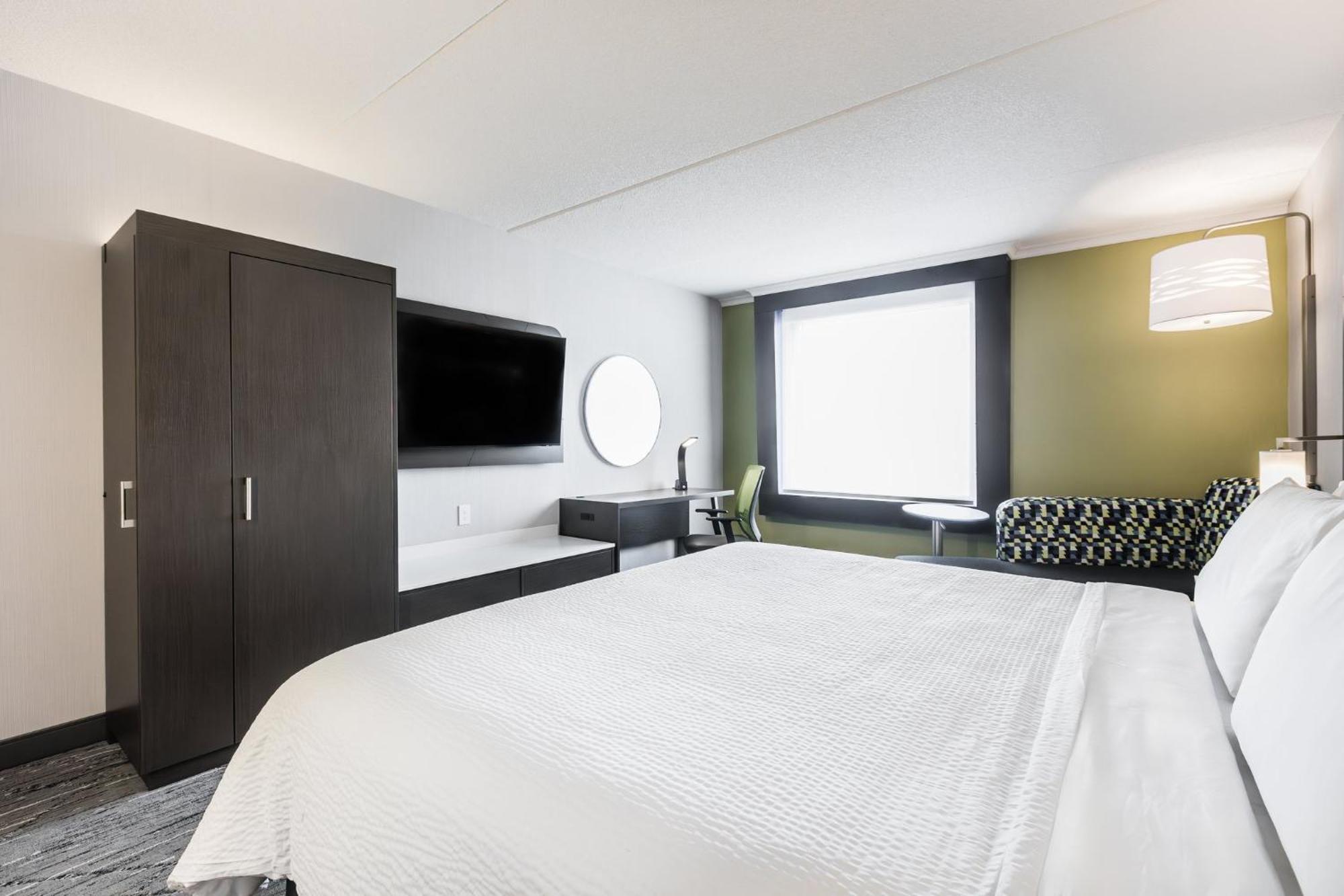 Holiday Inn Express & Suites - Toronto Airport South By Ihg Exterior photo
