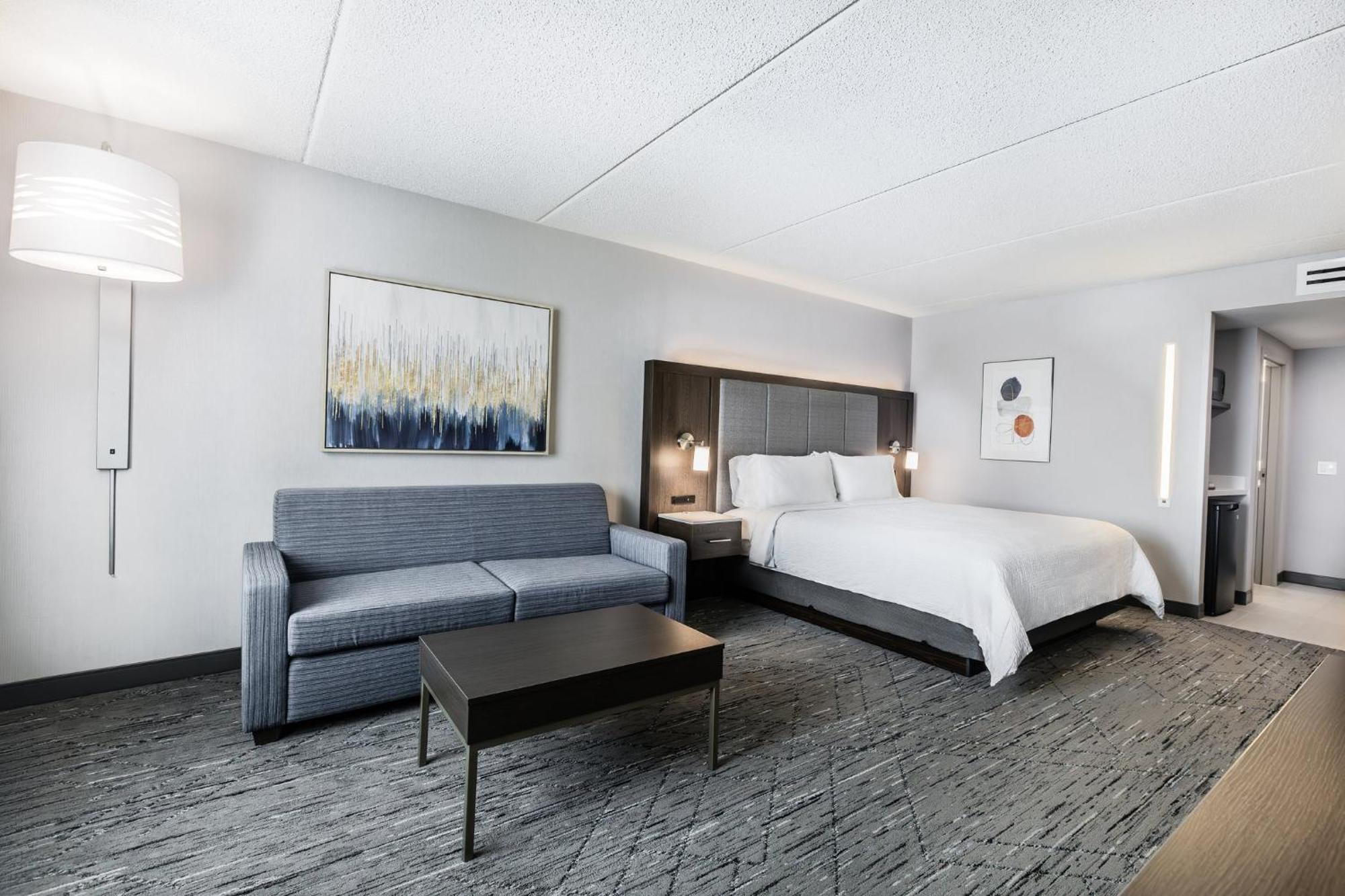 Holiday Inn Express & Suites - Toronto Airport South By Ihg Exterior photo