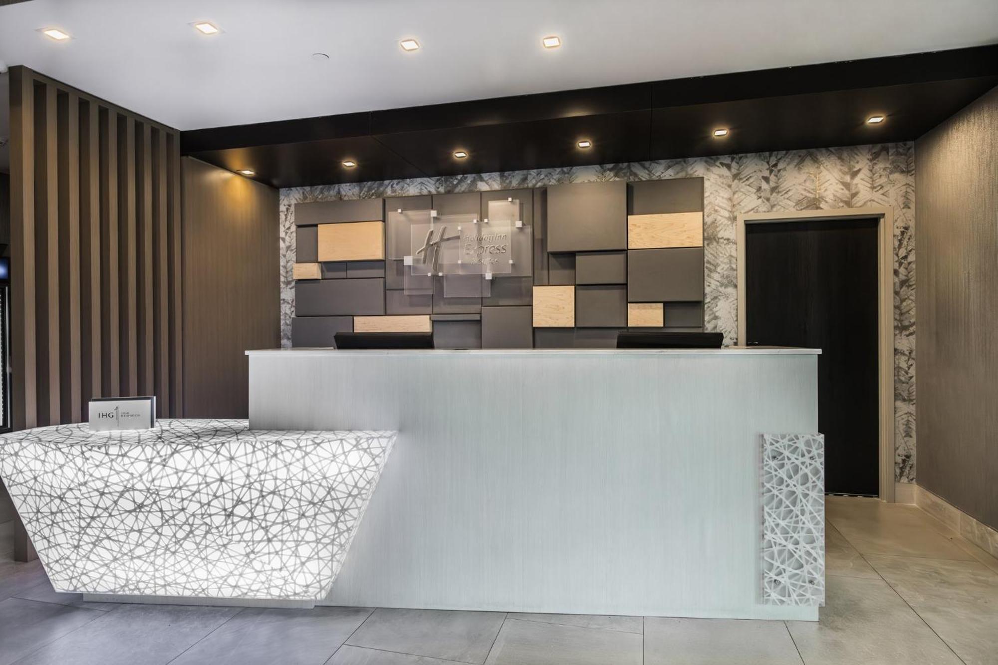 Holiday Inn Express & Suites - Toronto Airport South By Ihg Exterior photo