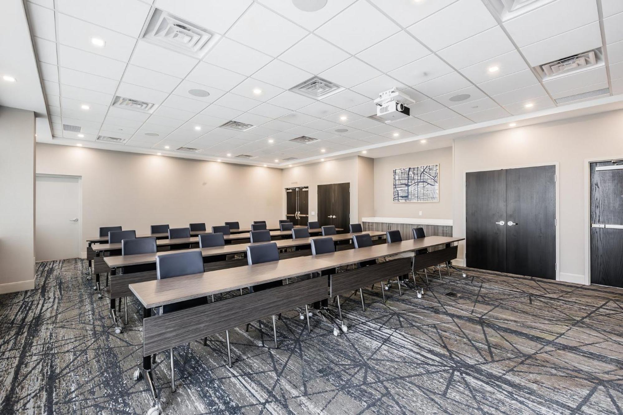 Holiday Inn Express & Suites - Toronto Airport South By Ihg Exterior photo